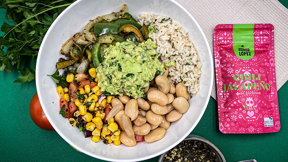 Image of Vegane Burrito Bowl nach mexikanischer Art: Ein Geschmackserlebnis in einer Schüssel!
