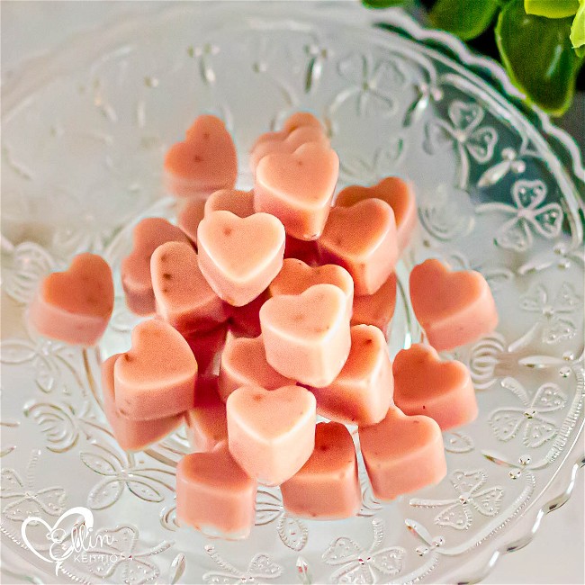 Image of Pinkit sokeroimattomat mansikka-kermakarkit