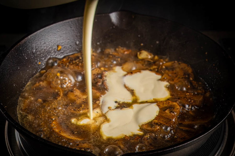 Image of Pour in the cream. Bring to a simmer and cook for 5
minutes, until slightly thickened.