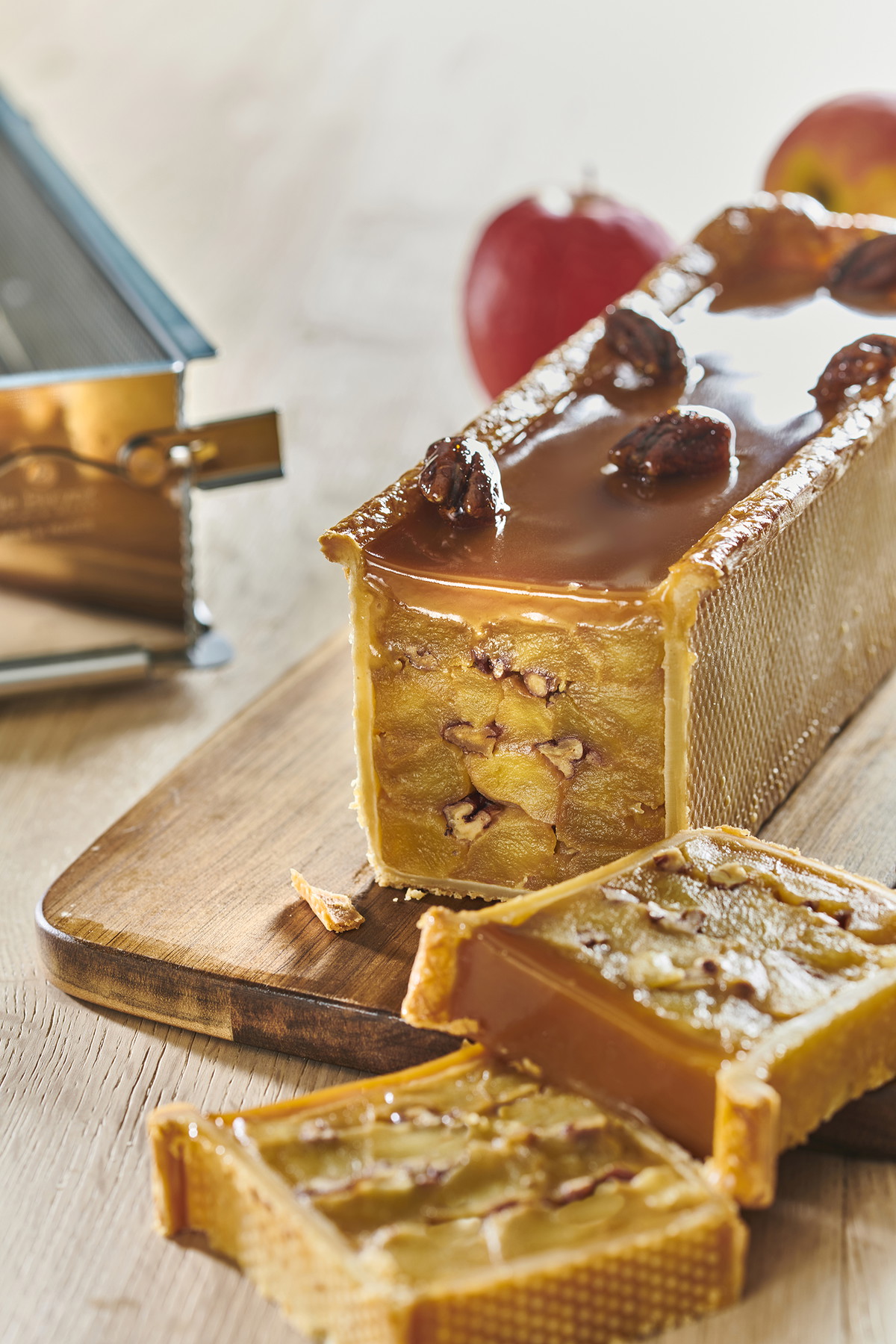 Pastel de manzanas y nueces caramelizadas en croûte