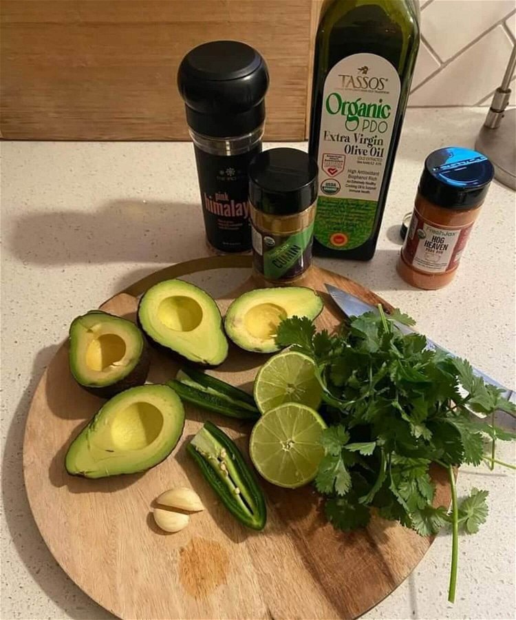 Image of Meanwhile in a food processor add 2 avocados, 1/2 jalapeño,...