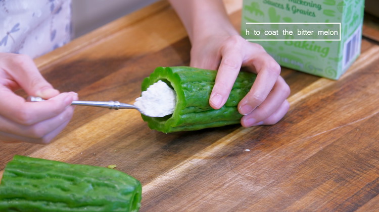 Image of Add some cornstarch into the tube and rub to coat the inner surface. This will prevent the meat from falling off the bitter melon.