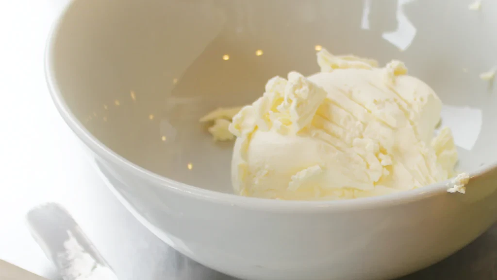 Image of How to make cream cheese dripped from homemade yoghurt