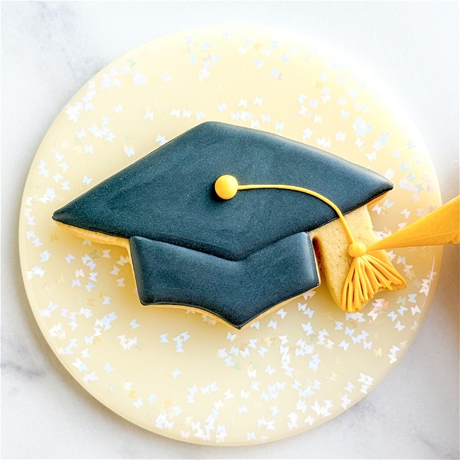 Image of How to Decorate a Graduation Cap Cookie