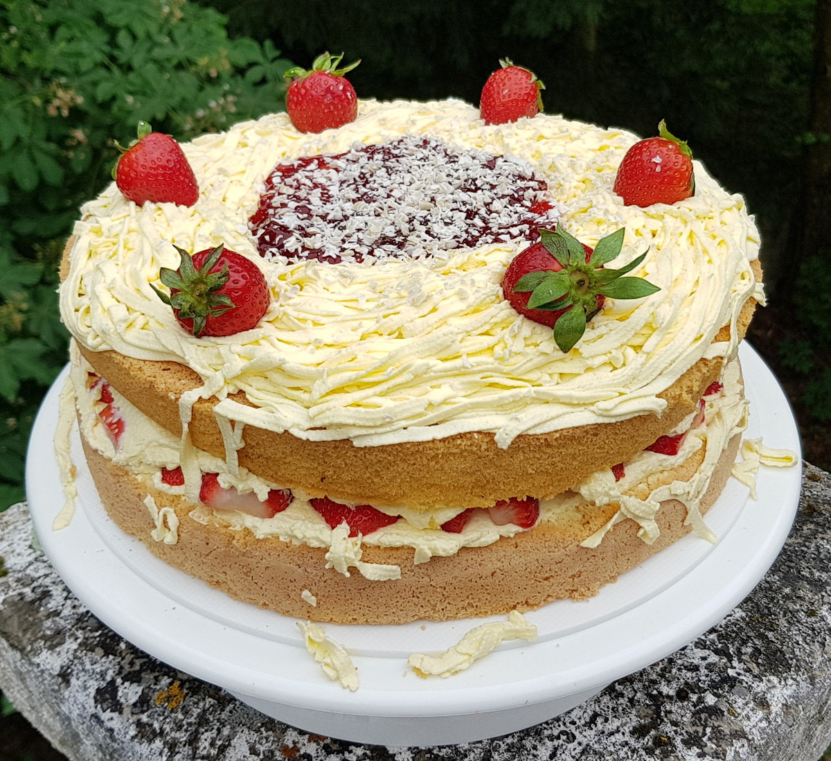Erfrischende Spaghettieis-Torte