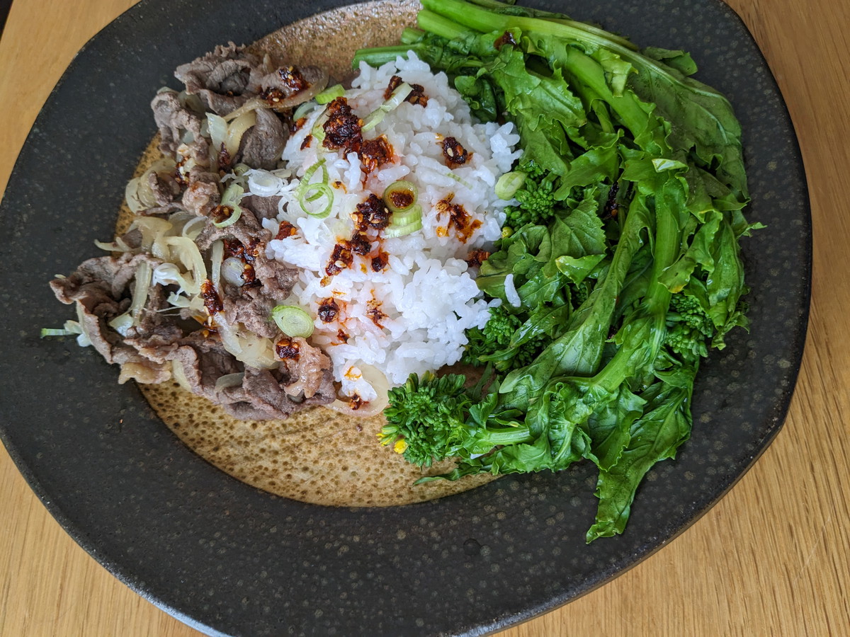 Thin Sliced Beef with Scallions and Chili Oil