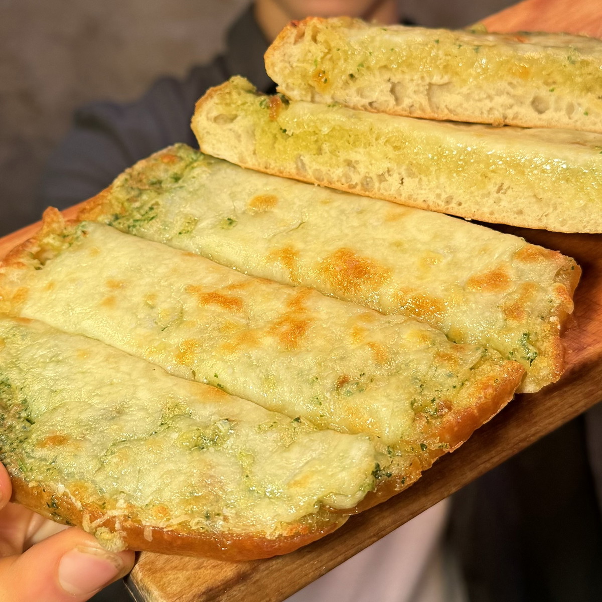 Cheesy garlic bread 