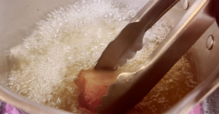 Image of Place oil in a pot or oil fryer and preheat