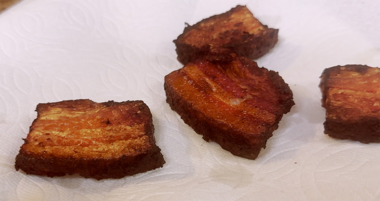 Image of Remove from oil and let dry on top of a paper towel