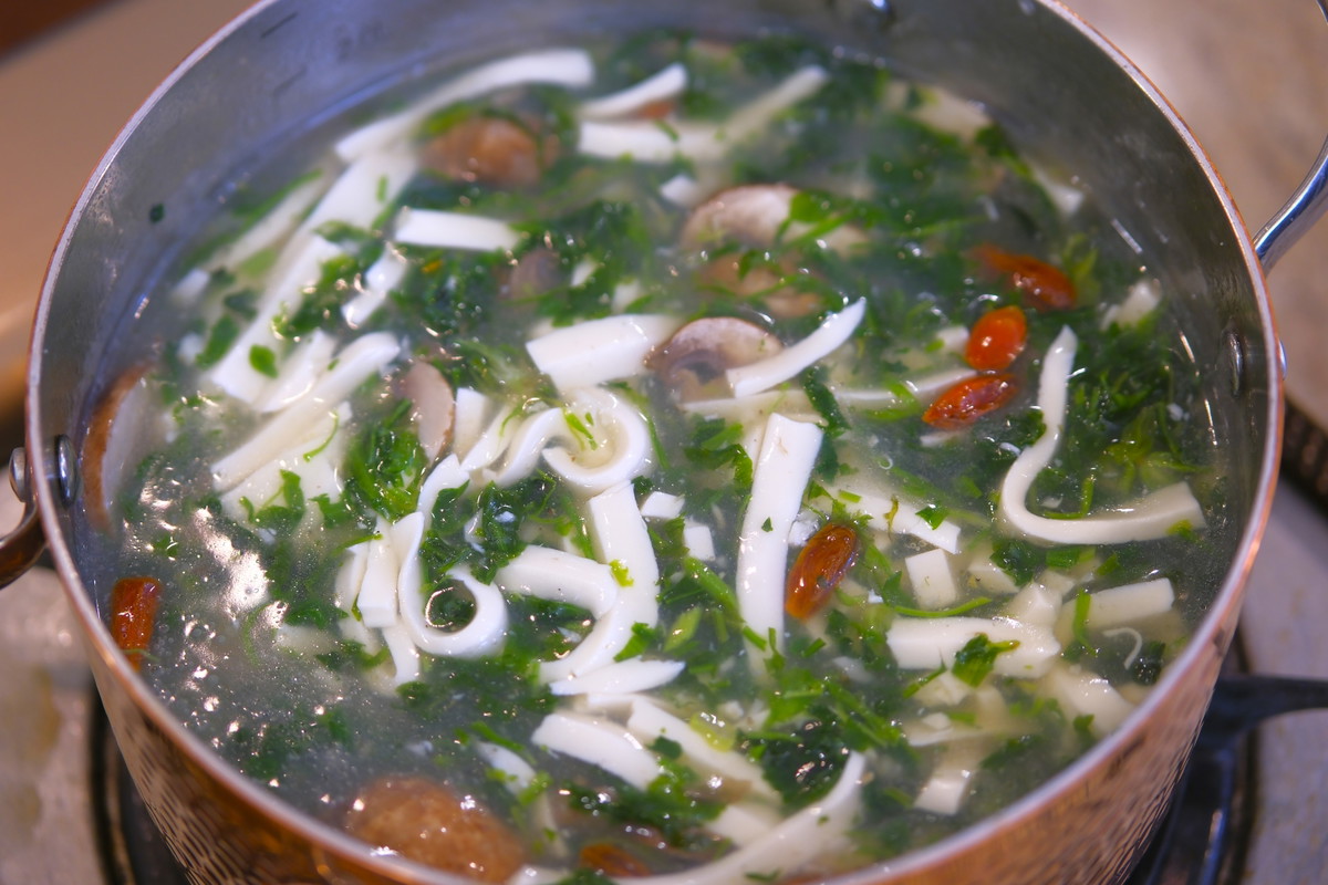 Chinese Shepherd's Purse and Tofu Soup (荠菜口蘑豆腐羹)