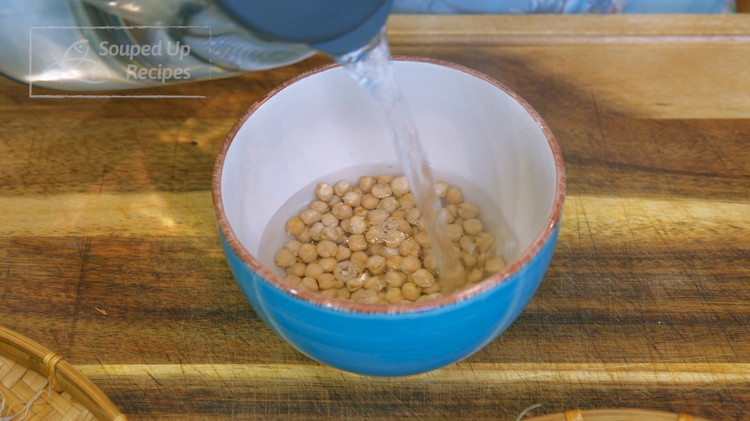 Image of Soak the chickpeas with clean water overnight and then drain it thoroughly. 