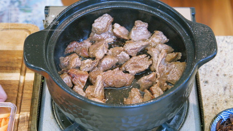 Image of Remove the browned onions from the pot. Turn the heat to high and add 1 lb of beef stew meat. Continue to stir until the beef has changed color. Normally, Xinjiang people prefer to make this dish with lamb meat,...