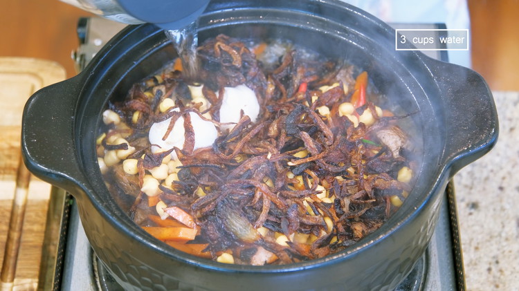 Image of Boil 3 cups of water using an electric kettle, then pour it into the pot. Make sure the liquid is enough to immerse all the ingredients.