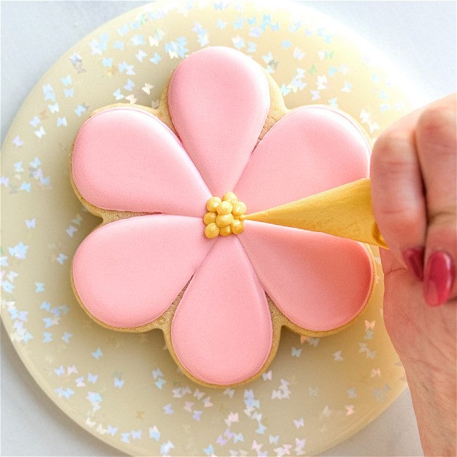 Image of How to Decorate a Pink Flower Cookie