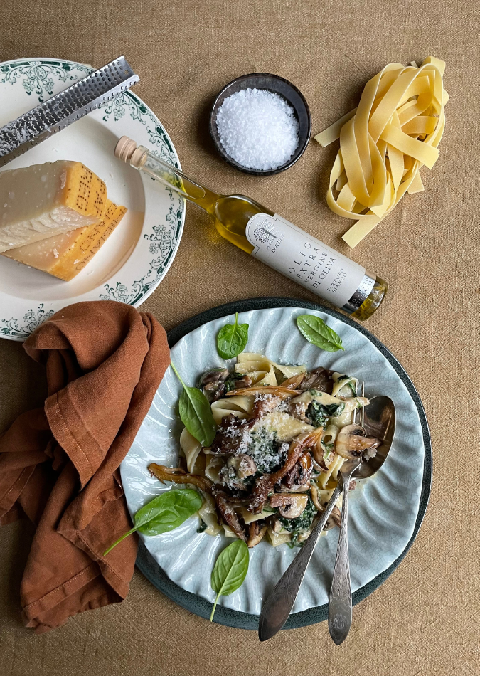 Cremet pasta med svampe og trøffelolie