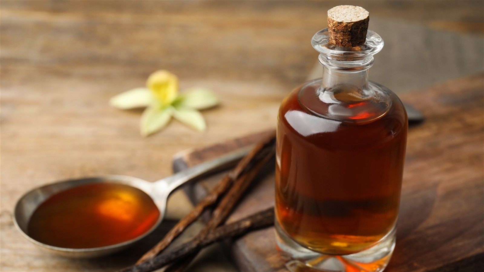 Image of Make Your Own Homemade Vanilla Extract