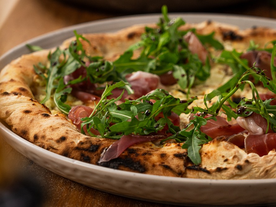 Andy Cooks - Pizza ricotta, rocket and prosciutto
