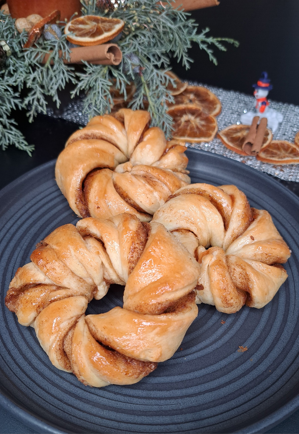 Weihnachtliche Hefeteig-Lebkuchen-Kringel