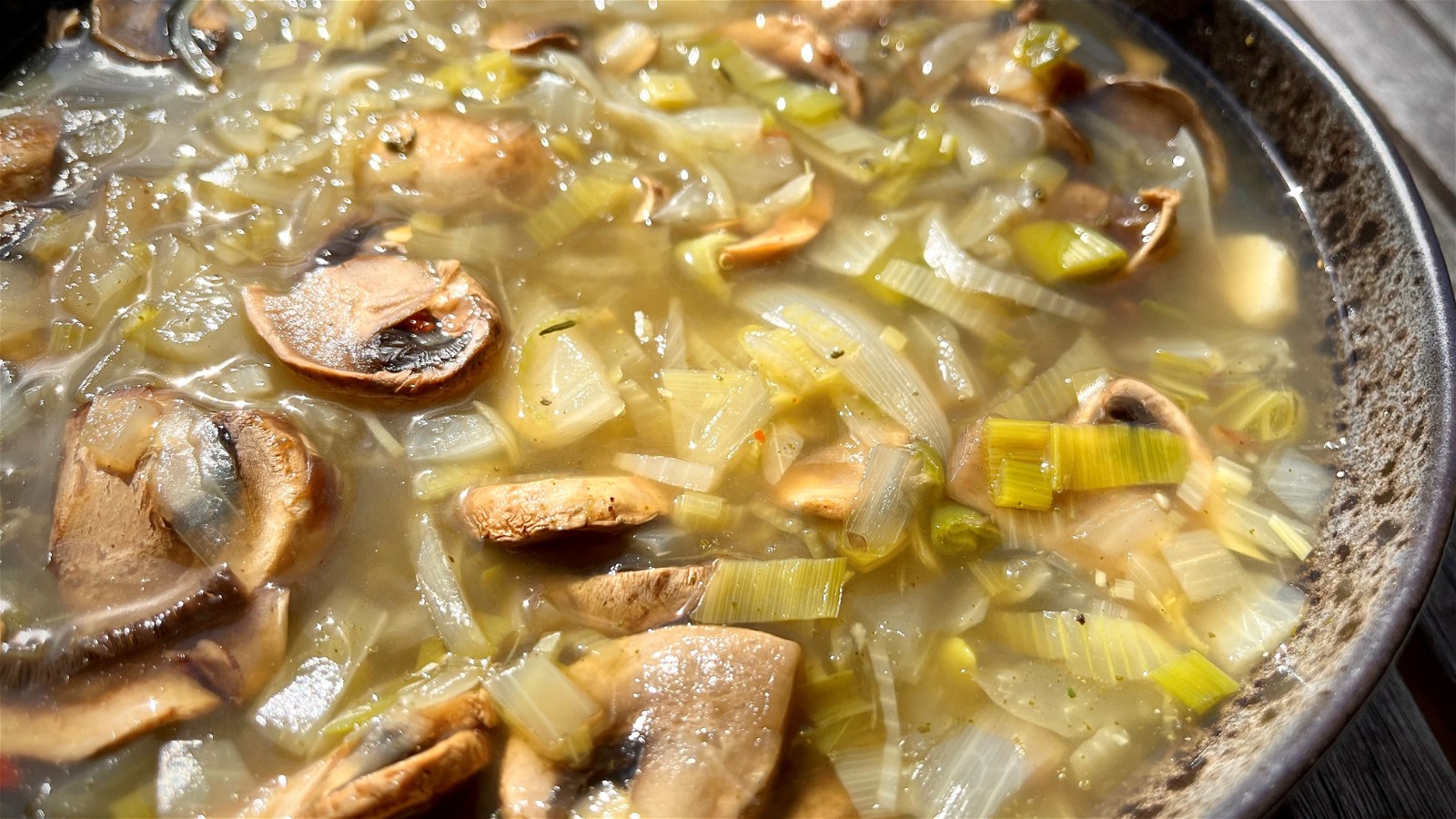 Image of Garlic and Mushroom Soup