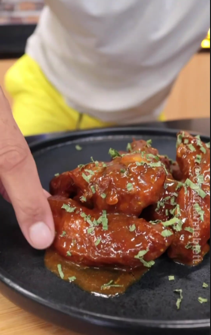 Image of Honey Mustard Wings. Una receta única de alitas picantes