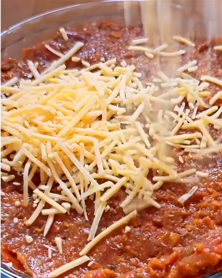 Image of Add the chili on top then sprinkle with cheese to...