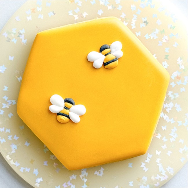 Image of How to Make Bee Royal Icing Transfers