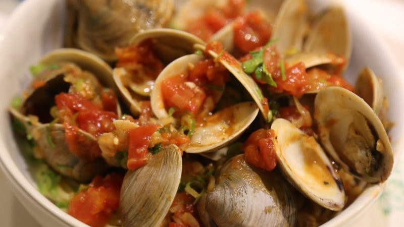 Image of Spicy Clams in a Garlicky Habanero Red Sauce