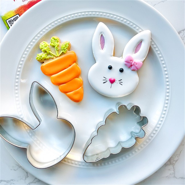 Image of How to Decorate a Carrot Cookie 
