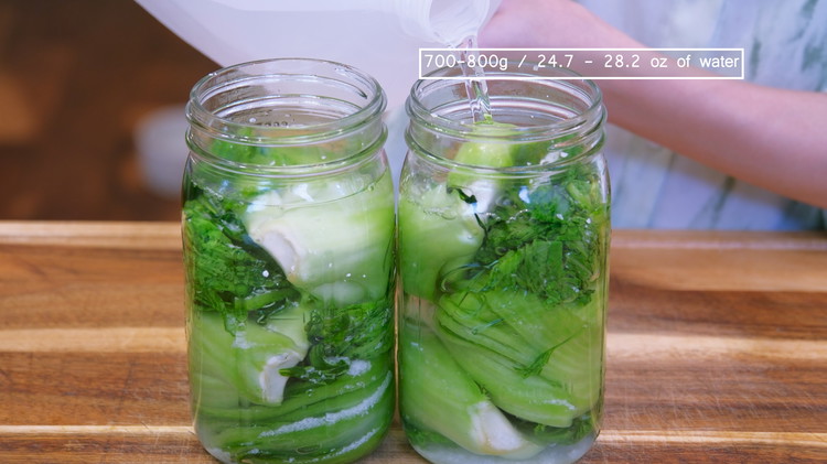 Image of Fill the jars with water (700-800g in total / 350g - 400g water in each jar). I am lazy, so I use distilled water, but you can also boil some tap water and let it cool completely before pouring it...