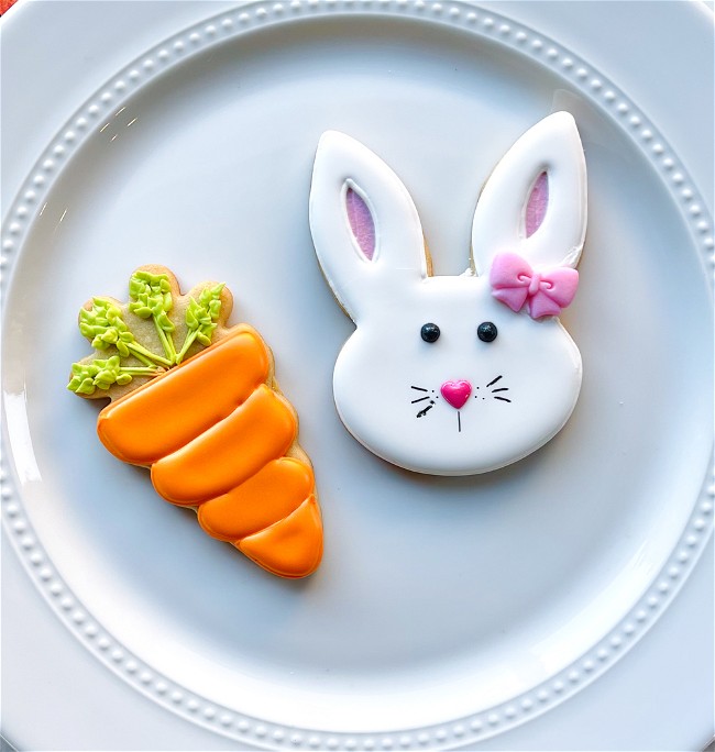 Image of How to Decorate a Bunny Face Cookie