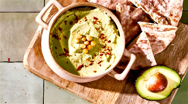 Image of Pita mit Avocado-Hummus