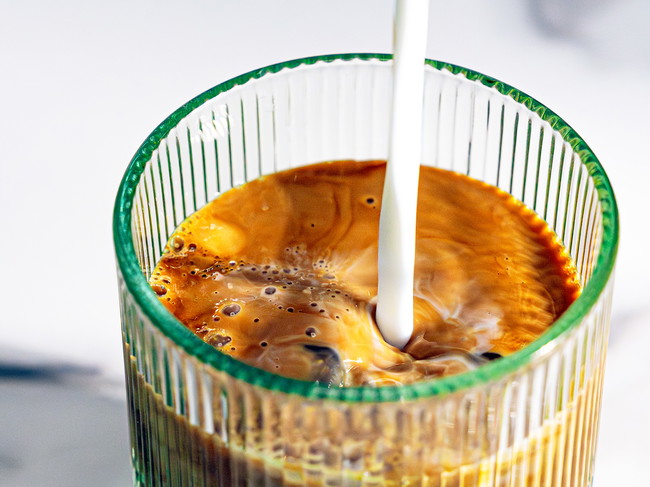 Image of Iced Vanilla Latte with Kaldi's Cold Brew Concentrate 