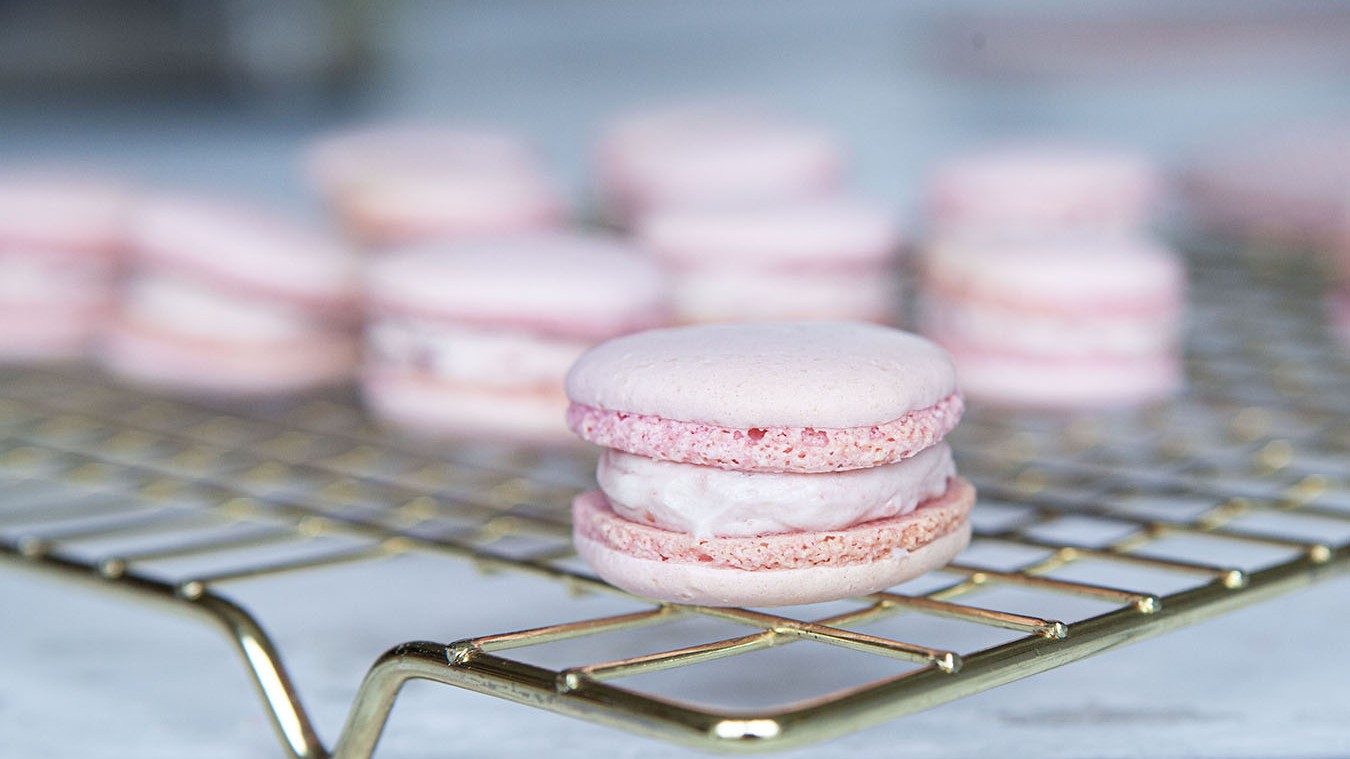 Image of FRENCH RASPBERRY MACARONS