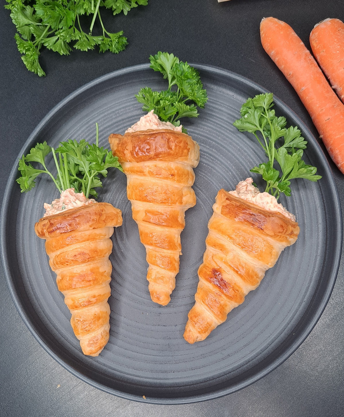 Blätterteig Möhrchen mit Frischkäsefüllung