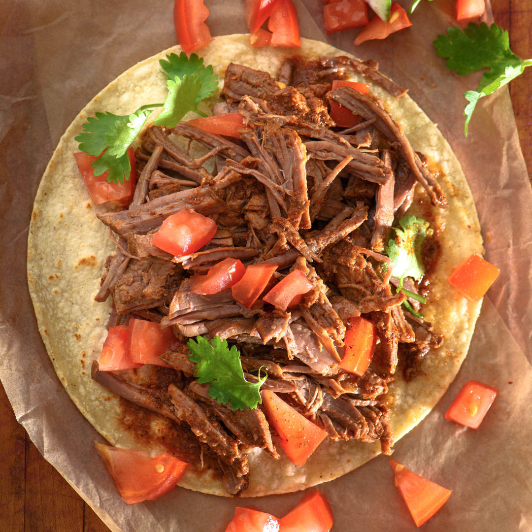 Tortillas med vildsvinskarré, två såser och karamelliserade popcorn