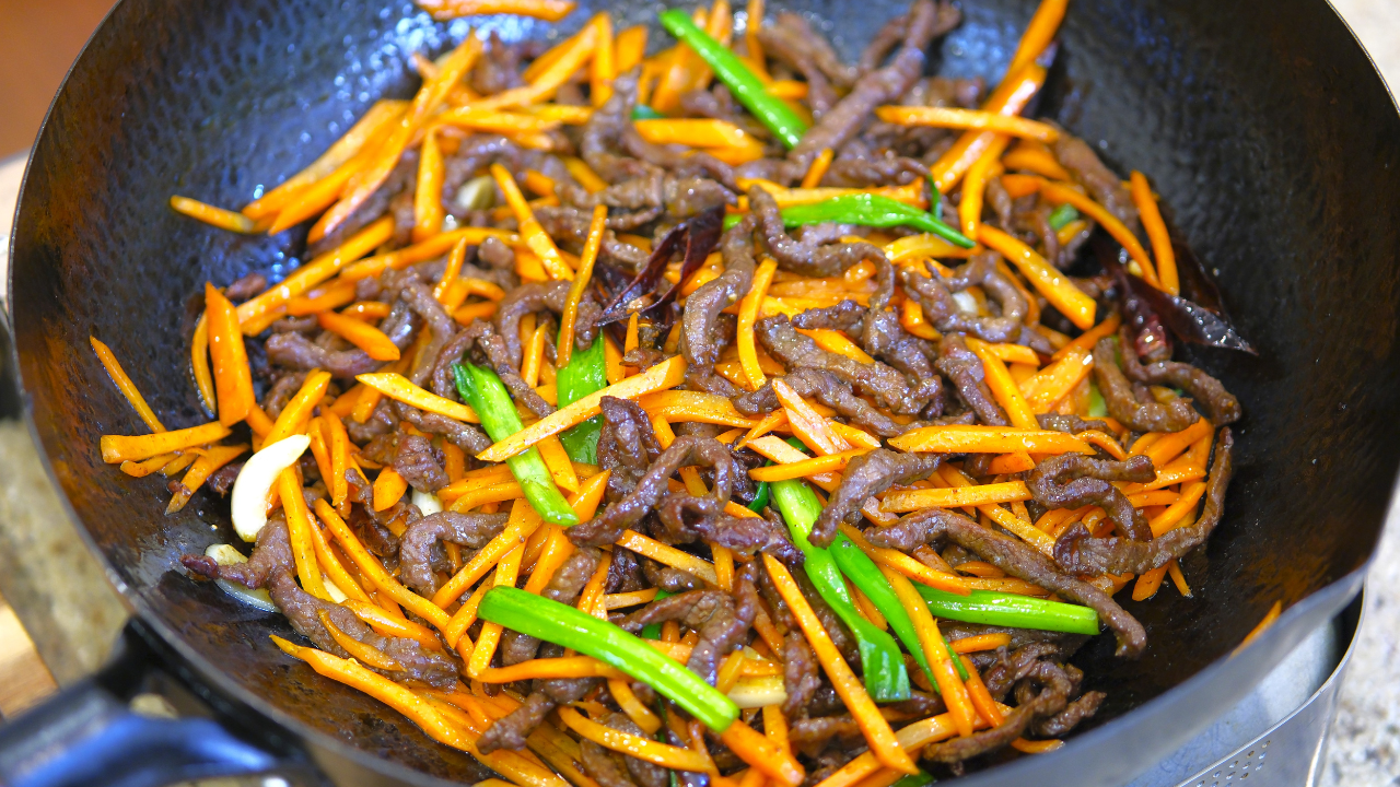 Image of Chinese Home-cooked Beef and Carrot Stir-fry Recipe