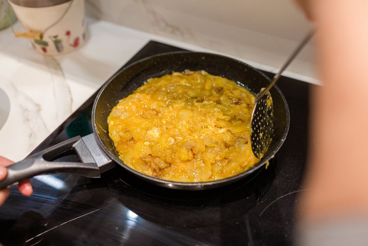 Image of Meanwhile, wipe out skillet. Add 3 tablespoons (45ml) reserved frying...