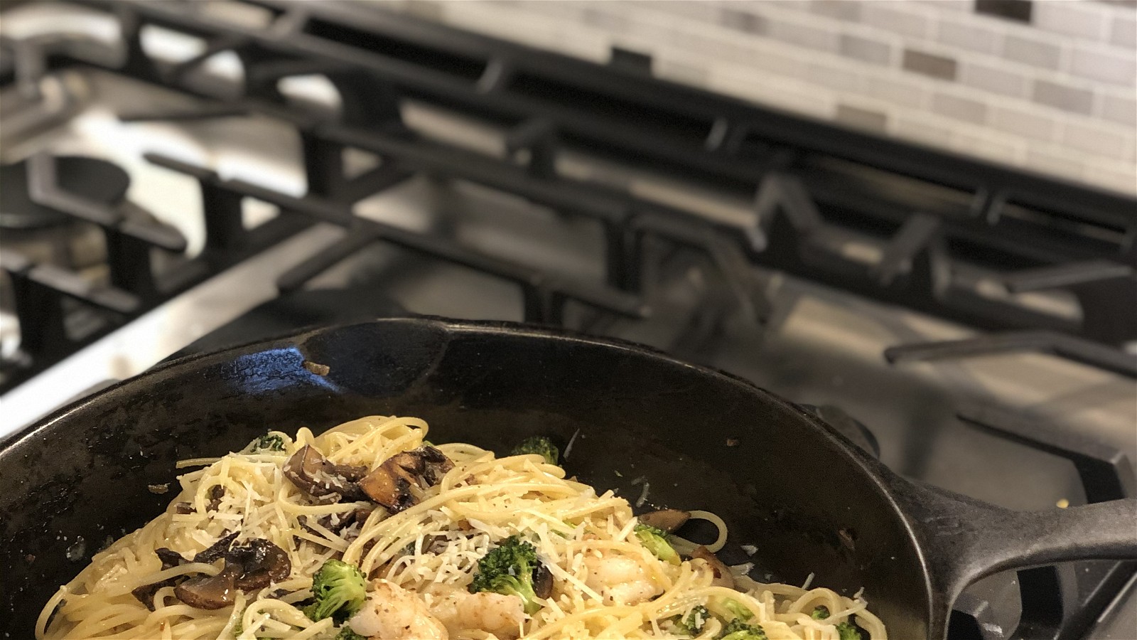 Image of Garlic Broccoli Shrimp Scampi w/ Pasta