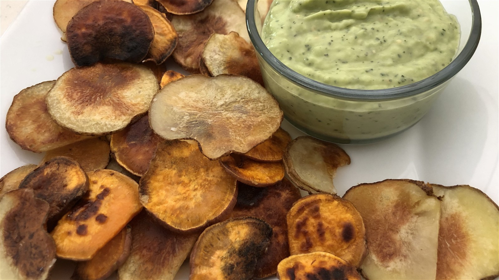 Potato Crisps with Avocado Dip
