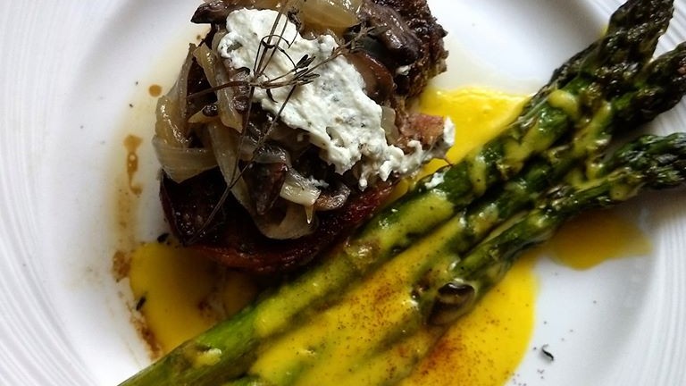 Image of Bacon wrapped Sirloin with Asparagus and Hollandaise