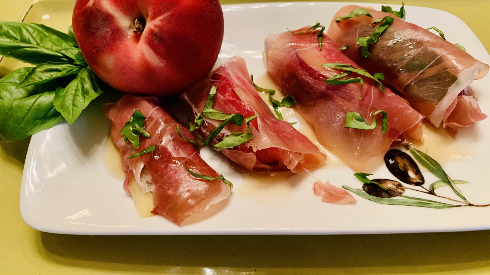 Peaches with Prosciutto and Basil