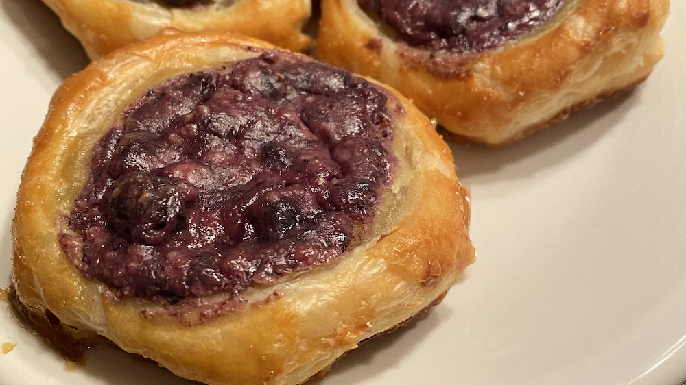 Puff Pastry Cups with Blueberry and Cream Cheese