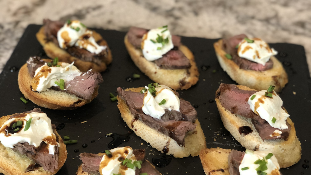 Steak Crostini with Horseradish Sauce