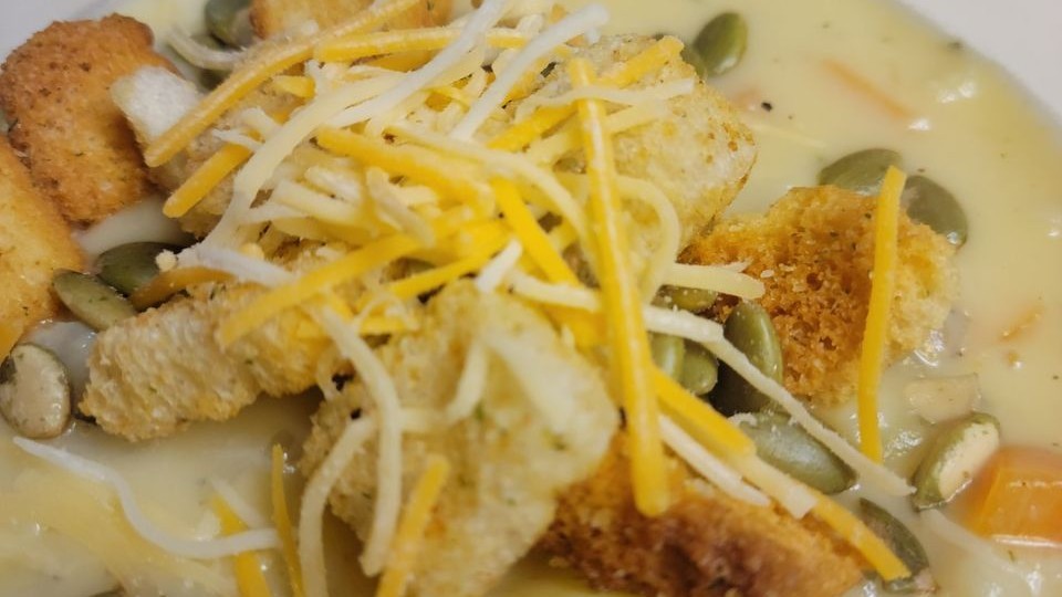 Cheesy Cauliflower Chowder