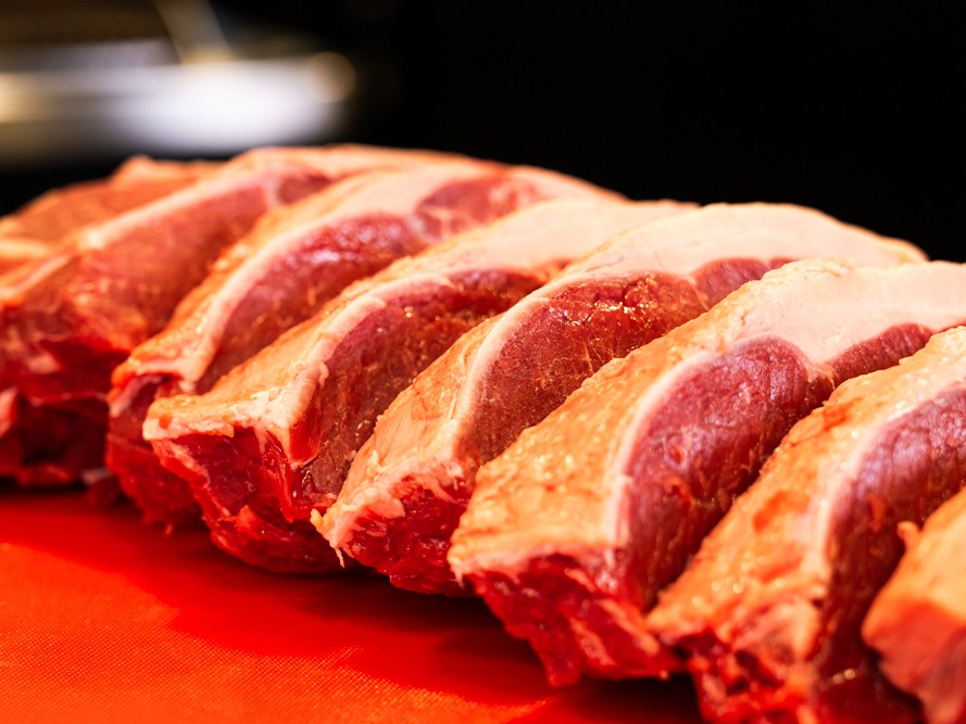 Andy Cooks - Breaking down a sirloin