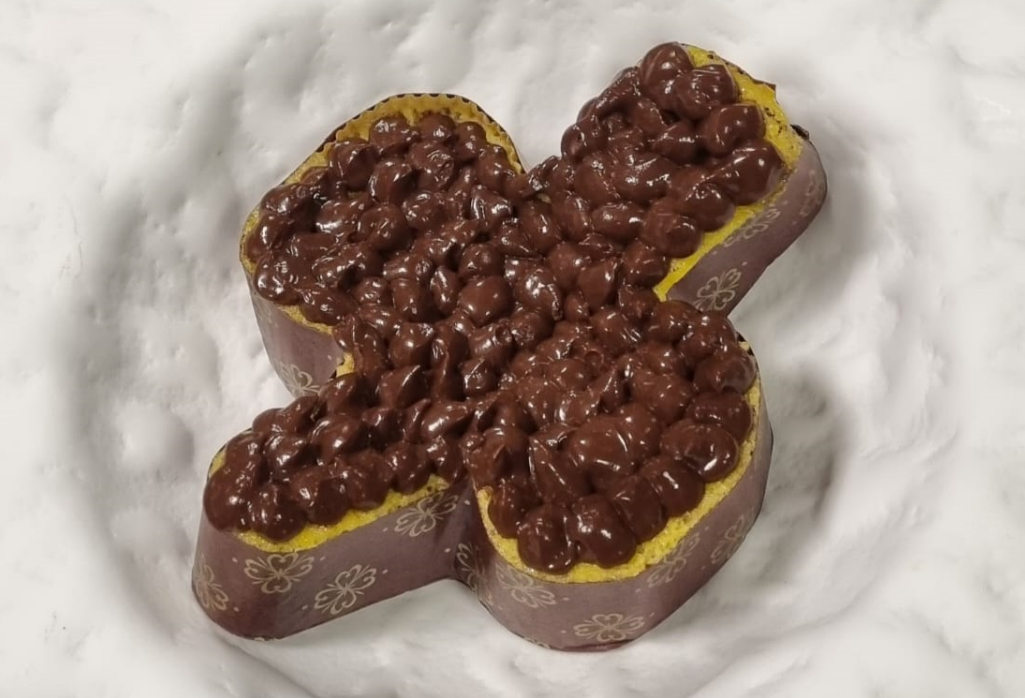 Colomba al sifone. Tipico dolge Italiano