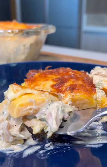 Image of Pastel de Pollo con Base de Bollos de Maíz