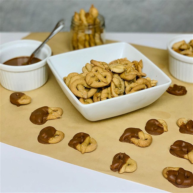 Image of MINI PRETZELS WITH CAROB