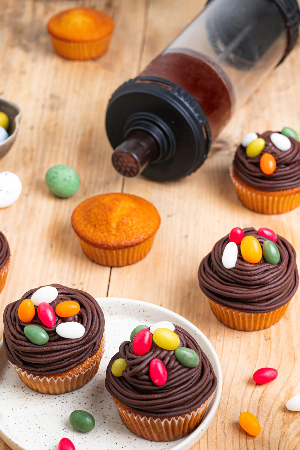 Muffin di Pasqua con nidi di cioccolato