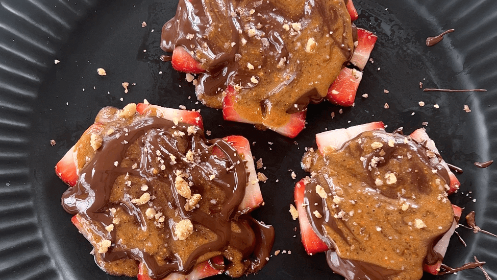 Image of Delicious, Easy, and Healthy Spring Treat: Chocolatey PB Strawberry Discs